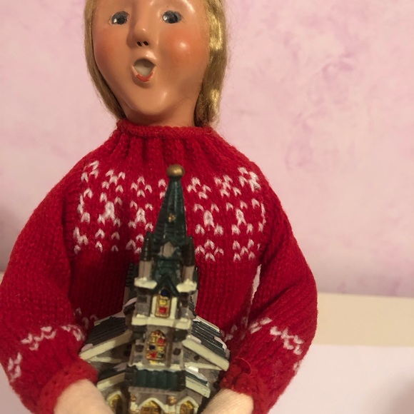 Byers choice caroler Lady with church - Picture 9 of 10